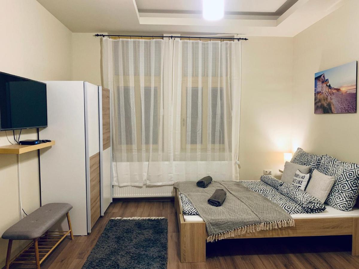 A Vendeghaz Hotel มิชโคลซ์ ภายนอก รูปภาพ