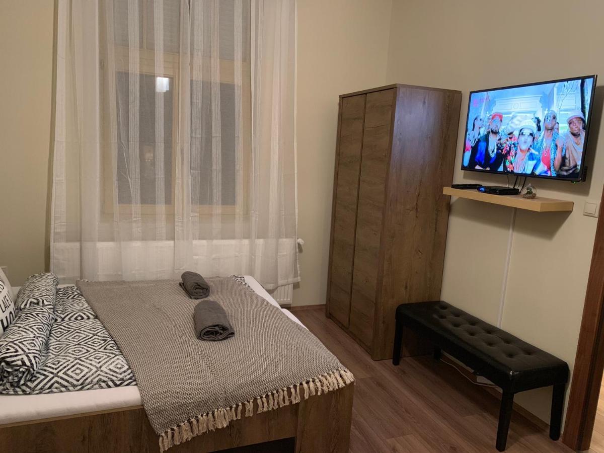 A Vendeghaz Hotel มิชโคลซ์ ภายนอก รูปภาพ
